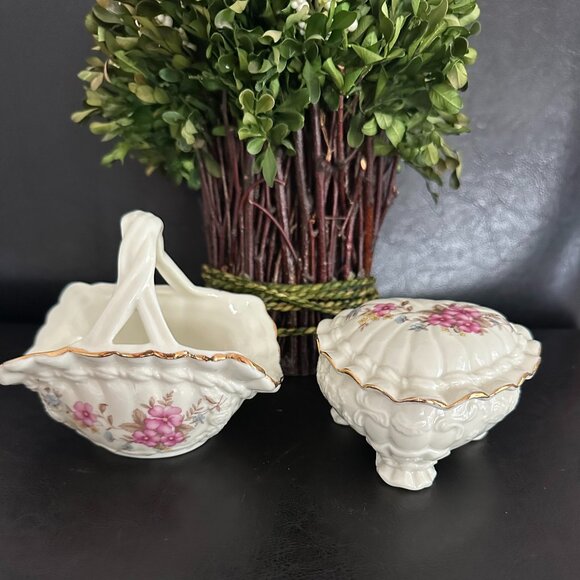 Vintage Porcelain Trinket Footed Lidded Heart dish & Trinket Basket/Candy Bowl - Picture 1 of 5